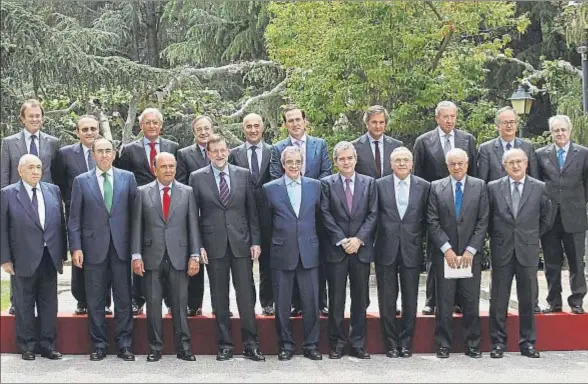  ?? KIKO HUESCA / EFE ?? Los altos ejecutivos integrante­s del CEC, en una reunión de mayo del 2014 en la que participó el presidente del Gobierno, Mariano Rajoy