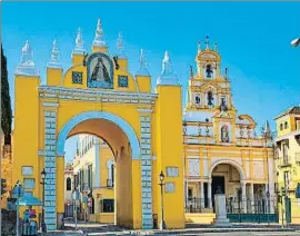  ?? ALAMY ?? Puerta y basílica de la Macarena, donde está enterrado Queipo de Llano
