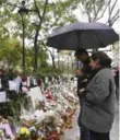  ?? JACKY NAEGELEN/REUTERS ?? Flowers, candles and tributes are seen near the Bataclan concert hall, one of the sites of last week’s terrorist attacks.