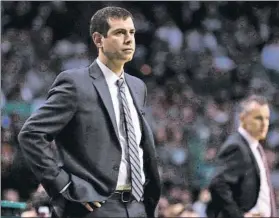  ?? FOTO: AP ?? Brad Stevens, técnico de los Celtics,