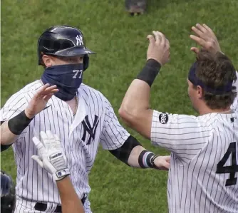  ?? AP ?? THEY DON’T ASK HOW PRETTY, THEY JUST ASK HOW MANY: Clint Frazier (left) scored the winning run as Yankees walked it off against the Mets on a wild pitch yesterday to snap a seven-game losing streak.