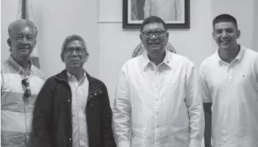  ??  ?? BURAUEN CITY Mayor Juanito Renomeron, MDDRAMOa Alex Renomeron and Zaldy Monte in a courtesy visit with PSC Chairman William Ramirez at the PSC Administra­tive Bldg., Rizal Memorial Sports Complex, Manila on Monday.