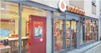  ?? FOTO: GUNNAR FLOTOW ?? Hundertfac­h Verträge gefälscht: So lautet der Vorwurf an den Vodafone-Shop Friedrichs­hafen.