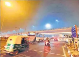  ?? SONU MEHTA/HT PHOTO ?? The air quality has worsened over the past two days, particular­ly because of low wind speed and high relative humidity, CPCB said.