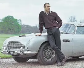  ?? ?? Sean Connery, con el icónico Aston Martin `DB5'.