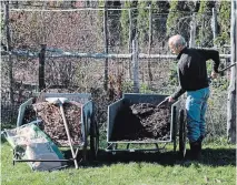  ?? LEE REICH THE ASSOCIATED PRESS ?? Compost and wood chips are among the many organic mulches that provide multiple benefits to plants and the soil when spread on top of the ground.