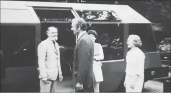  ?? COURTESY OF BRENDA VAN GINKEL ?? Daniel, left, and Blanche van Ginkel, far right, show off the Ginkelvan with New York Mayor John Lindsay during the early 1970s. Daniel van Ginkel designed the hybrid electric vehicle as a shuttle and a component of the Midtown Manhattan transporta­tion...