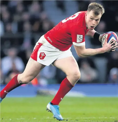  ??  ?? After his breakthrou­gh season with Wales, Nick Tompkins will spend next season on loan at the Dragons from Saracens