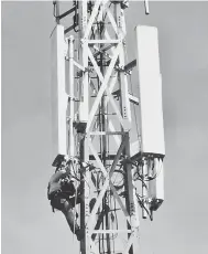  ??  ?? TERKINI: Tapak menara jaringan Celcom dilengkapi dengan teknologi rangkaian akses radio terbaharu 4G, memperluas jangkauan liputan rangkaian 4G di kawasan bandar dan luar bandar.