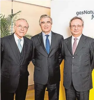  ??  ?? Isidro Fainé, Francisco Reynés y Rafael Villaseca, ex-CEO de Gas NaturalABC