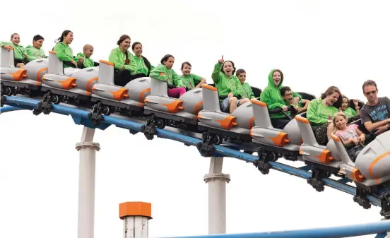  ?? (Photos: Baruch Greenberg/Zichron Menachem) ?? FLYING HIGH with the 26th Zichron Menachem summer camp.