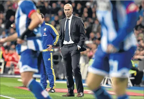  ?? GERARD JULIEN / AFP ?? Zinedine Zidane durante el partido del sábado contra el Deportivo en el Santiago Bernabeu