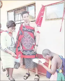  ?? (Pics: Melisa Msweli) ?? Mamba clan King Maloyi III school at eGugwini Primary. officially opening the