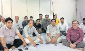  ?? HT ?? Members of BJP’S shakti kendras and booth workers meet in Surat’s Majura constituen­cy to discuss the party’s election plans and Amit Shah’s instructio­ns.