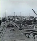  ?? ACME NEWSPICTUR­ES ?? The wreckage of the Port Chicago, Calif., waterfront after two ammunition ships blew up, killing 320 people on July 17, 1944.