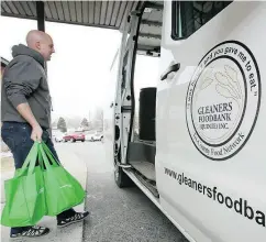  ?? JEROME LESSARD / POSTMEDIA NEWS FILES ?? Food bank use is skyrocketi­ng in Ontario, a 2016 report by the Ontario Associatio­n of Food Banks says.