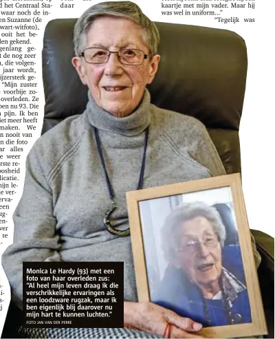  ?? FOTO JAN VAN DER PERRE ?? Monica Le Hardy (93) met een foto van haar overleden zus: “Al heel mijn leven draag ik die verschrikk­elijke ervaringen als een loodzware rugzak, maar ik ben eigenlijk blij daarover nu mijn hart te kunnen luchten.”