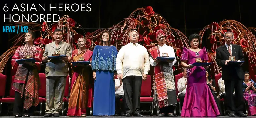  ?? —LYN RILLON ?? RMAWARDEES Vice President Leni Robredo (fourth, from left), guest speaker during the Ramon Magsaysay Awards ceremony last night, and Ramon del Rosario of the RMboard of trustees pose with this year’s winners: Philippine Educationa­l Theater Associatio­n,...