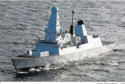  ?? LPHOT BEN SHREAD / EFE ?? Imagen del buque de guerra de la Royal Navy ‘HMS Defender’.