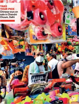  ??  ?? TAKE YOUR PICK
Chinese toys on sale in Chandni Chowk, Delhi