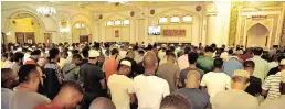  ?? | THEO JEPTHA
African News Agency (ANA) ?? WORSHIPPER­S at the Juma Musjid during a prayer on Friday.