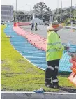  ??  ?? Workers stand beside the fence which toppled in Carrara.