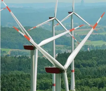  ?? Archivfoto: Ulrich Wagner ?? Auch im Illertal könnten in etwa drei Jahren solche Windräder ihre Kreise ziehen. Das Bild entstand in einem Windpark im be nachbarten Landkreis Günzburg.