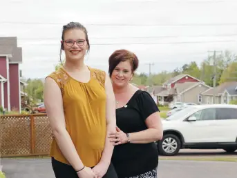  ??  ?? Noémie et sa mère Jolyne Leblanc. - Archives