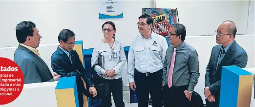  ?? FOTO: MELVIN CUBAS. ?? CITA. El viceminist­ro de Mipymes, Mario Kafati, Benito Liao, cónsul de Taiwán en San Pedro Sula, y Esperanza Escobar de la Ampih en el lanzamient­o del programa.