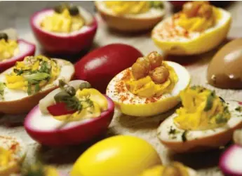  ?? RENÉ JOHNSTON/TORONTO STAR ?? Curry, beet and soy sauce eggs are easy bites that will spice up your Easter.