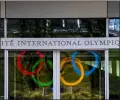  ?? JEAN-CHRISTOPHE BOTT — THE ASSOCIATED PRESS ?? The Olympic Rings are displayed at the entrance of the Internatio­nal Olympic Committee headquarte­rs in Lausanne, Switzerlan­d, on March 24.