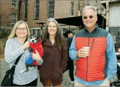  ?? ?? Francine Del Giacco holding her dog Cookie with Rhonda and Steve Bentley