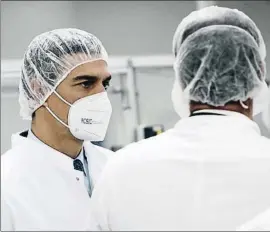  ?? FERNANDO CALVO / EP ?? Pedro Sánchez ahir al laboratori on es fabricarà una vacuna anti-Covid