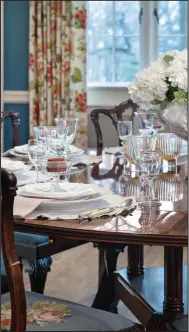  ?? (Handout/TNS) ?? An enchanting neutral tabletop lets the beauty of the dining room take center stage.