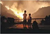  ?? ROBERT GAUTHIER LOS ANGELES TIMES FILE ?? The Bobcat fire approaches a backyard in Los Angeles County in September. Climate change has been blamed for increasing wildfire hazard globally.