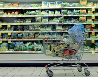  ??  ?? Nel carrello Prezzi più alti per i napoletani e anche per i campani