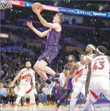  ?? Marcio Jose Sanchez Associated Press ?? AUSTIN REAVES goes to the basket against the Raptors at Crypto.com Arena. Reaves finished with 18 points as the Lakers overcame a slow start despite still being without LeBron James and Mo Bamba.