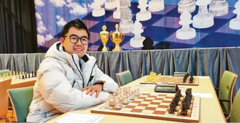  ?? Foto: Kathrin Elsner ?? Mit einer Elo-Zahl von 2567 ist der Großmeiste­r Di Li aus China der Favorit beim 39. Internatio­nalen ChessOrg-Schachfest­ival in Bad Wörishofen. Aktuell führt er das Tableau auch an.