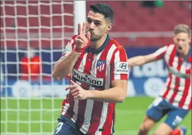  ?? FOTO: EFE ?? Luis Suárez, celebrando el gol logrado ante el Valencia, en el Metropolit­ano