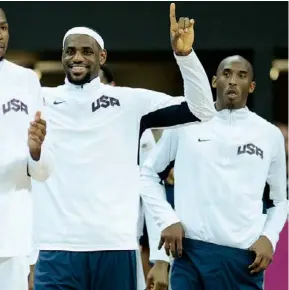  ?? AFP ?? Kobe Bryant e LeBron James comandaram estrelas da NBA no duelo com os australian­os