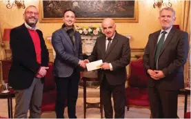  ?? ?? The Convenienc­e Shop donates €6,000 to l-Istrina 2022 through charity crowdfundi­ng