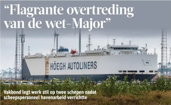  ?? FOTO JORIS HERREGODS ?? Op dit Noorse schip was de bemanning zelf wagens aan het zekeren, terwijl dat werk voor havenarbei­ders is.