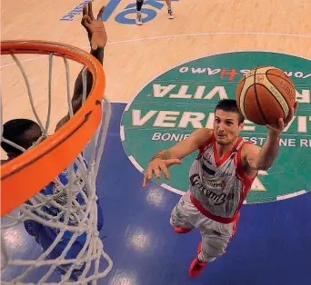  ?? CIAMILLO-CASTORIA ?? Andrea Cinciarini, 29enne di Cattolica (Rn), terza stagione con la Reggiana dopo Pesaro, Montegrana­ro e Cantù. Nelle finali scudetto viaggia a 11 punti e 9.3 assist di media