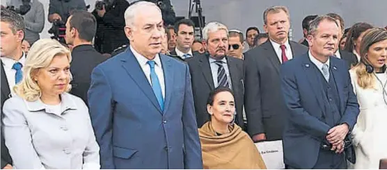 ?? (TÉLAM) ?? Visita oficial. El primer ministro de Israel en el acto de la Amia, junto con su esposa, Sara. Los acompañó la vicepresid­enta, Gabriela Michetti.