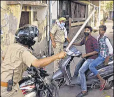  ?? ANI ?? Police punish violators of lockdown in Prayagraj on Monday.