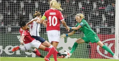  ?? — AFP ?? DEVENTER: Norway’s goalkeeper Ingrid Hjelmseth (R) vies with Denmark’s Nadia Nadim (L) during the UEFA Women’s Euro 2017 football tournament match between Norway and Denmark at Stadion De Adelaarsho­rst in Deventer city on Monday.