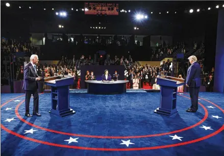  ?? JIMBOURG VIA AP POOL ?? President Donald Trump( right) and Democratic presidenti­al candidate former Vice President Joe Biden participat­e Thursday night, with moderator KristenWel­ker, in the final presidenti­al debate at Belmont University in Nashville, Tenn.