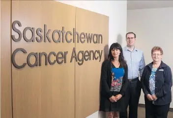  ?? PHOTOS: BRANDON HARDER ?? Michelle Bell, Dr. Mark Bosch and Dawne Tokaryk agree that the technology being used in Saskatchew­an has made marked improvemen­ts in patient care.