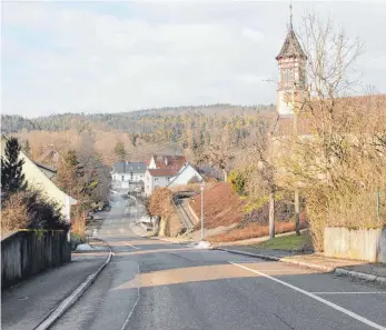  ?? FOTO: PEGGY MEYER ?? Die Sanierung der Altschmeie­rstraße in Unterschme­ien war bereits im vergangene­n Jahr geplant, 2021 soll es nun definitiv losgehen.