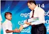  ??  ?? Commercial Bank Assistant General Manager Operations Palitha Perera presenting a pack to a winner